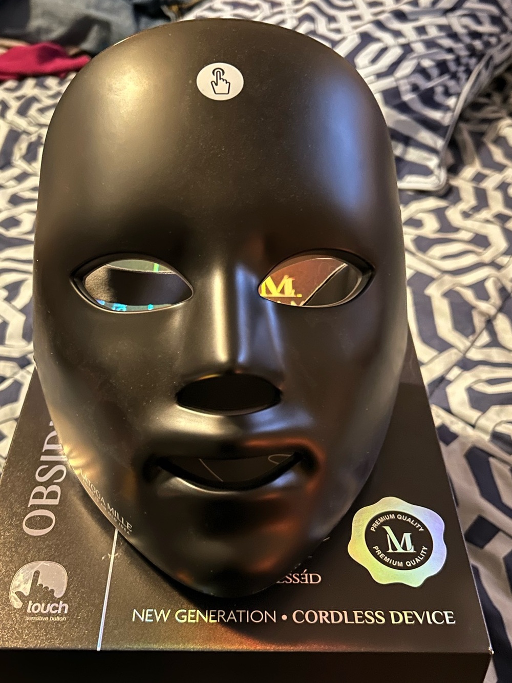 Obsidian Black Cordless LED Face Mask — Women Skincare Mask